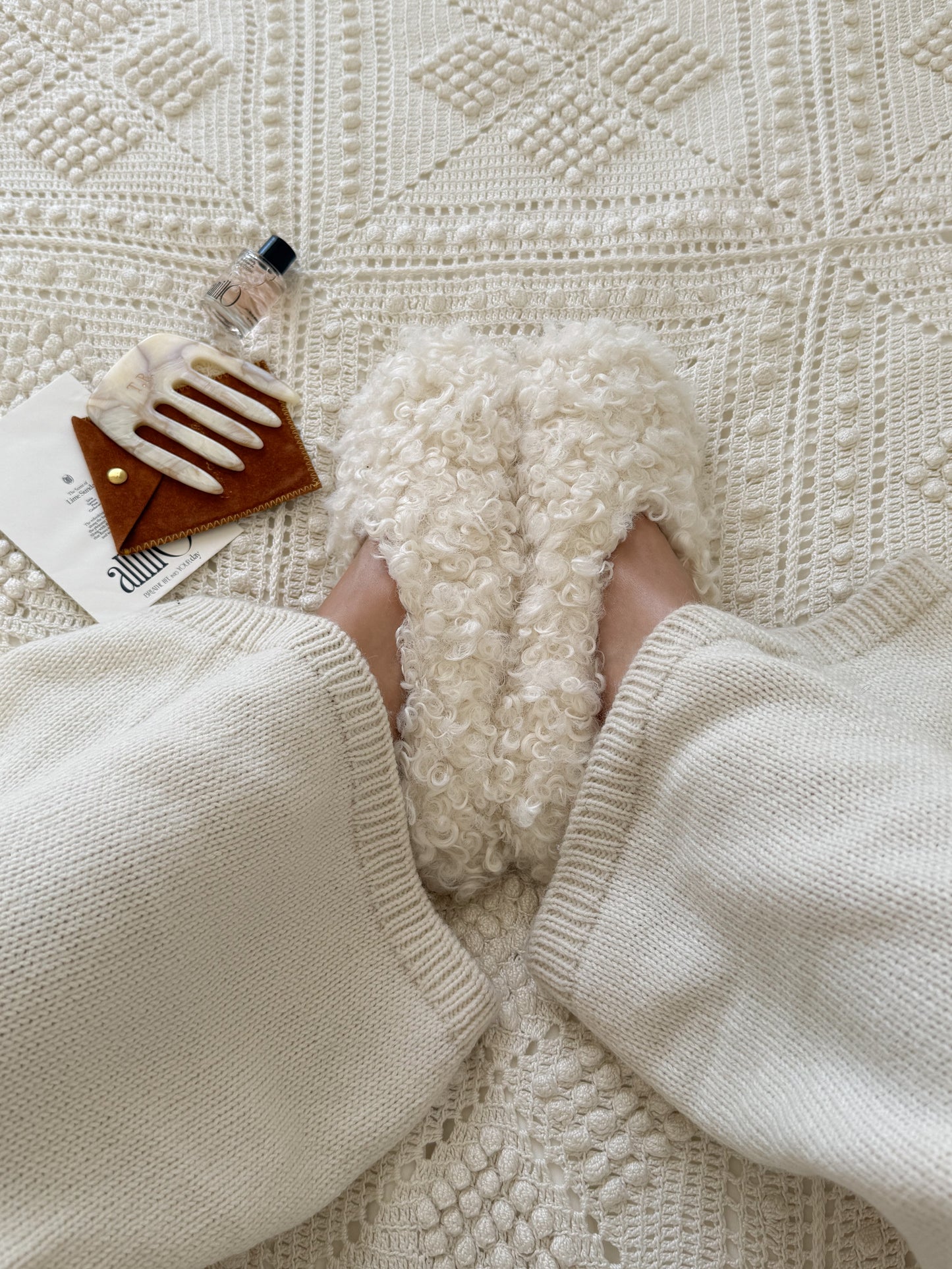 Curly milk home slippers