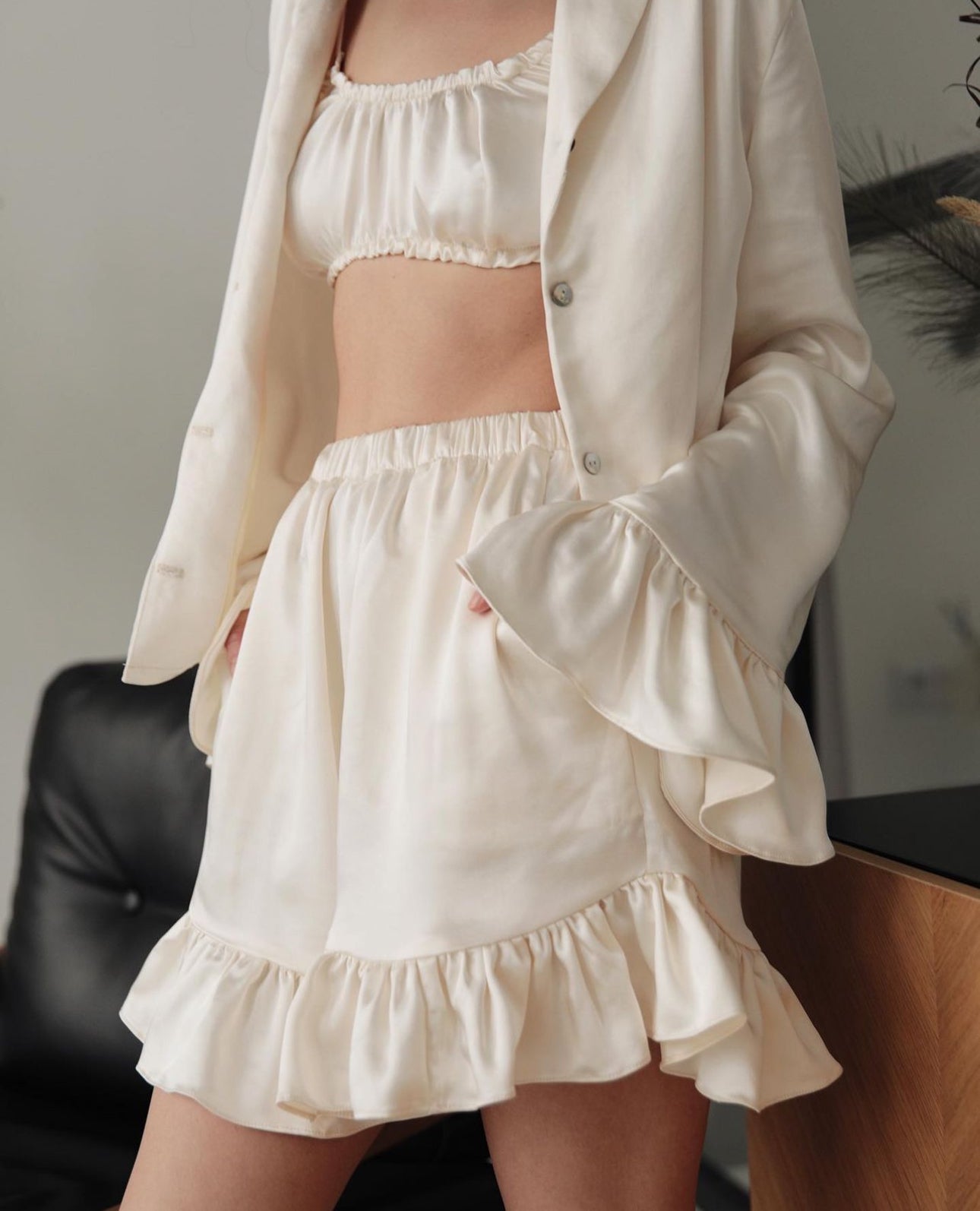 Milky shorts with ruffles