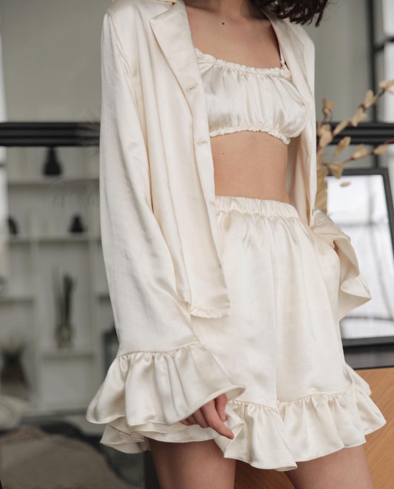 Milky shorts with ruffles