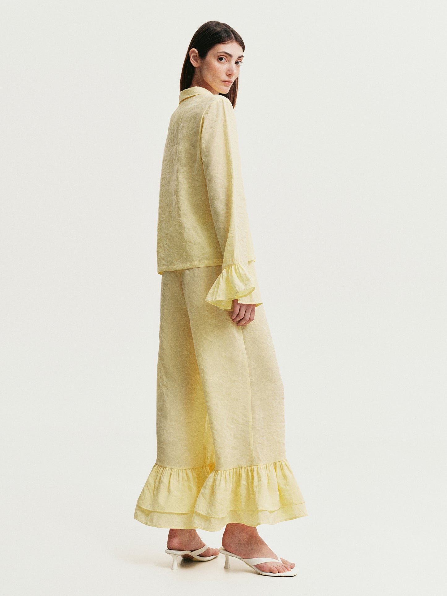 Lemony blouse with ruffles