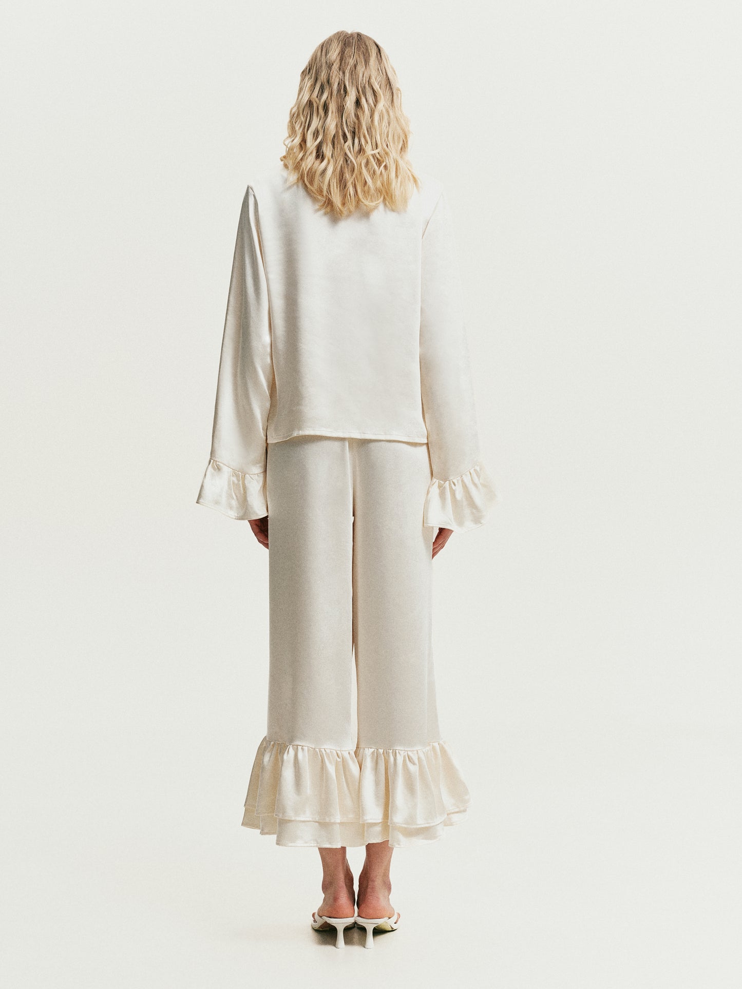 Milky blouse with ruffles