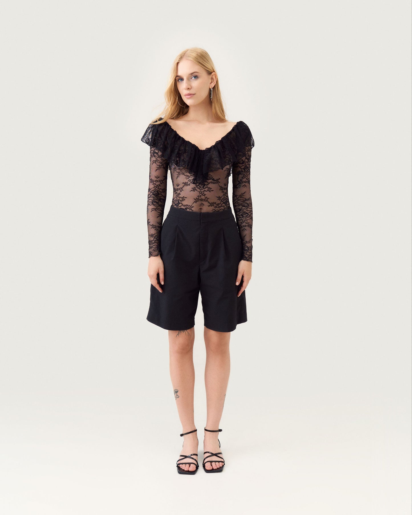 Lace body in black