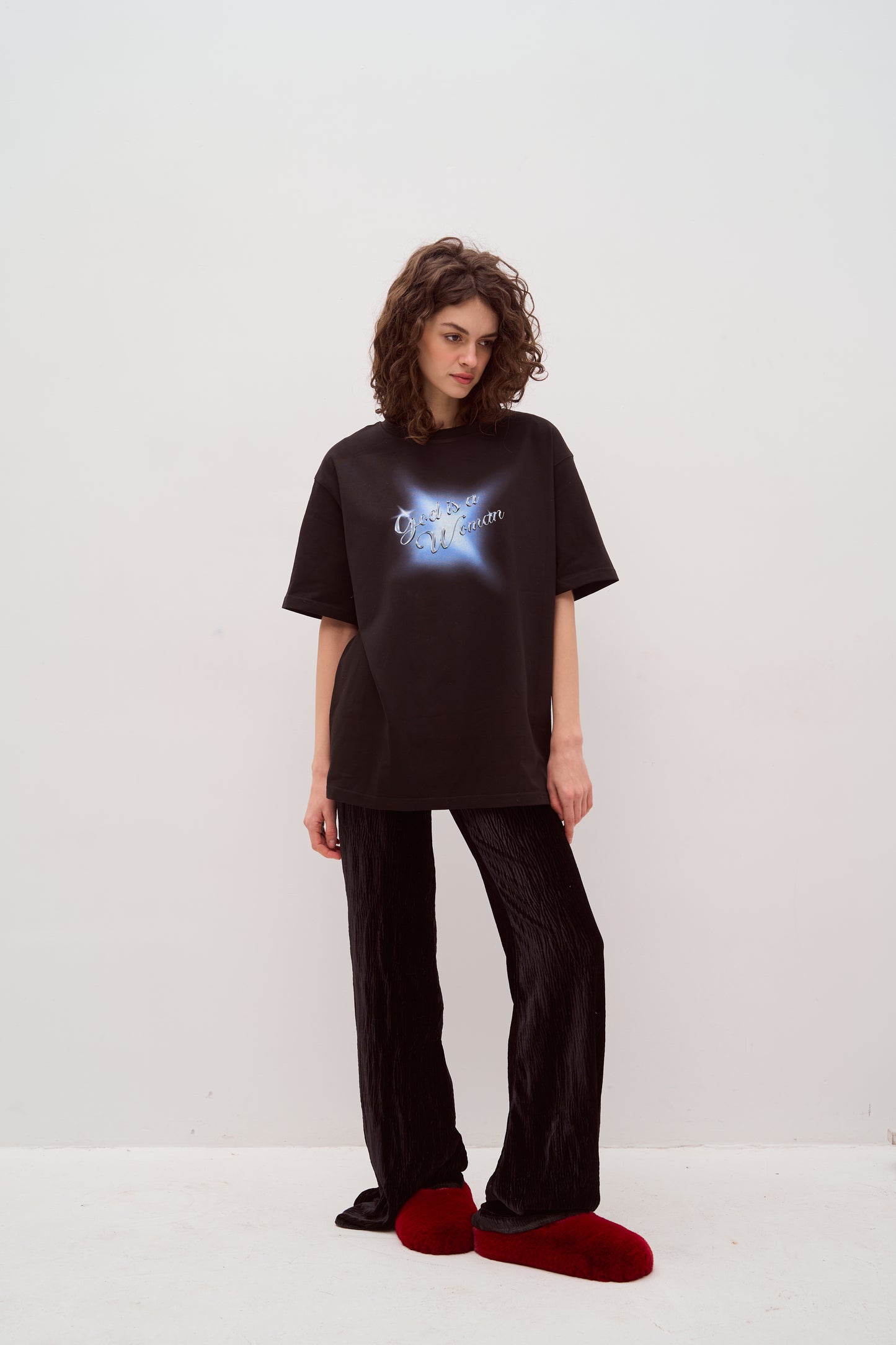 T-shirt GOD IS A WOMAN