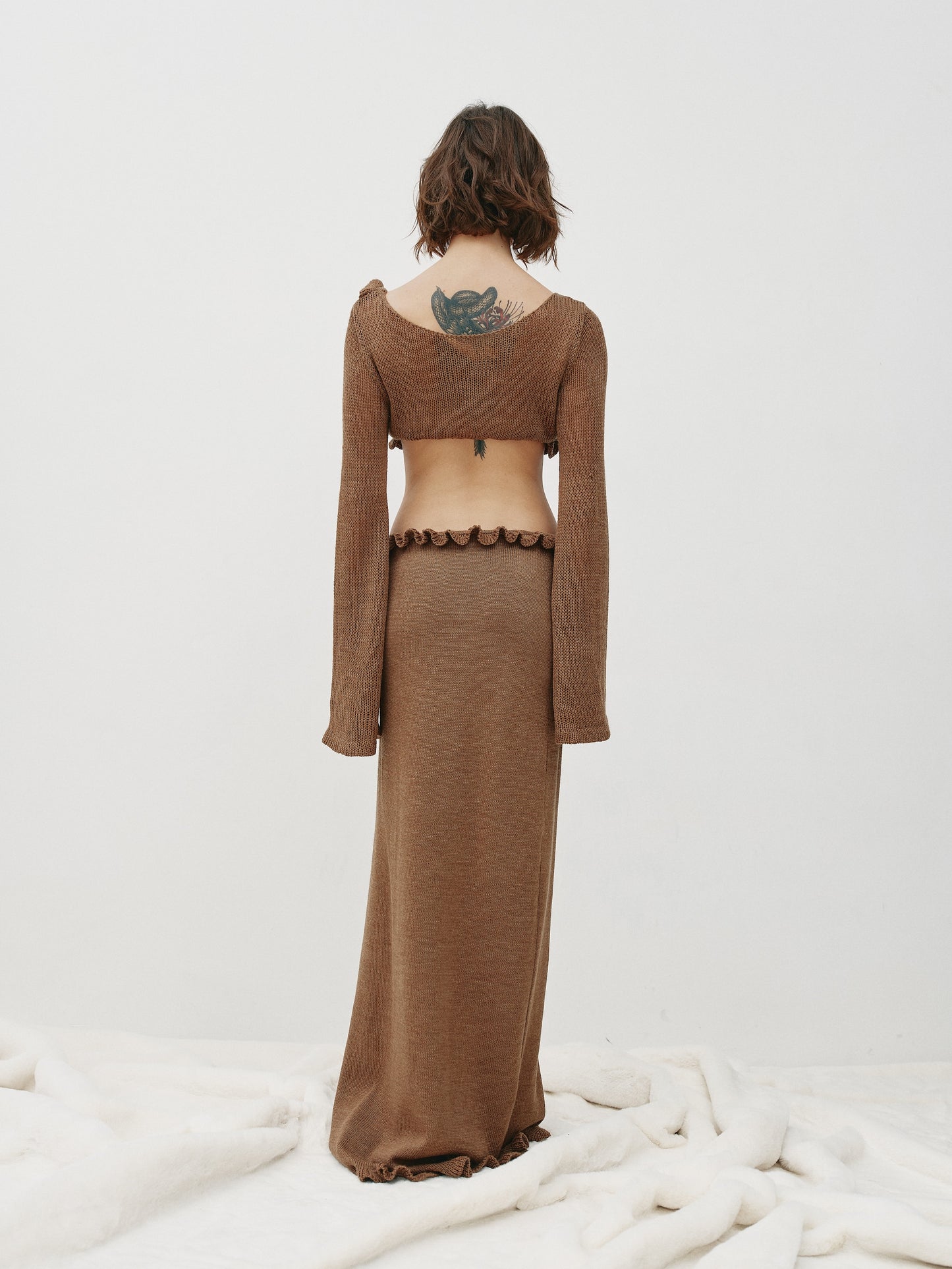 Knitted top with rose in brown