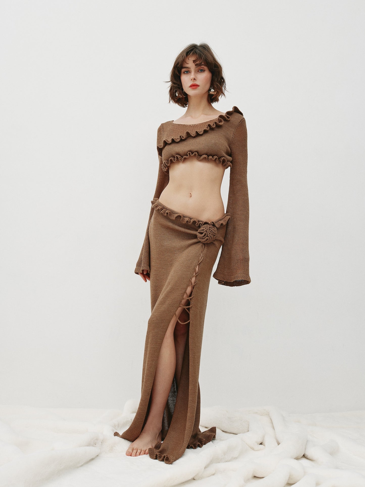 Knitted top with rose in brown