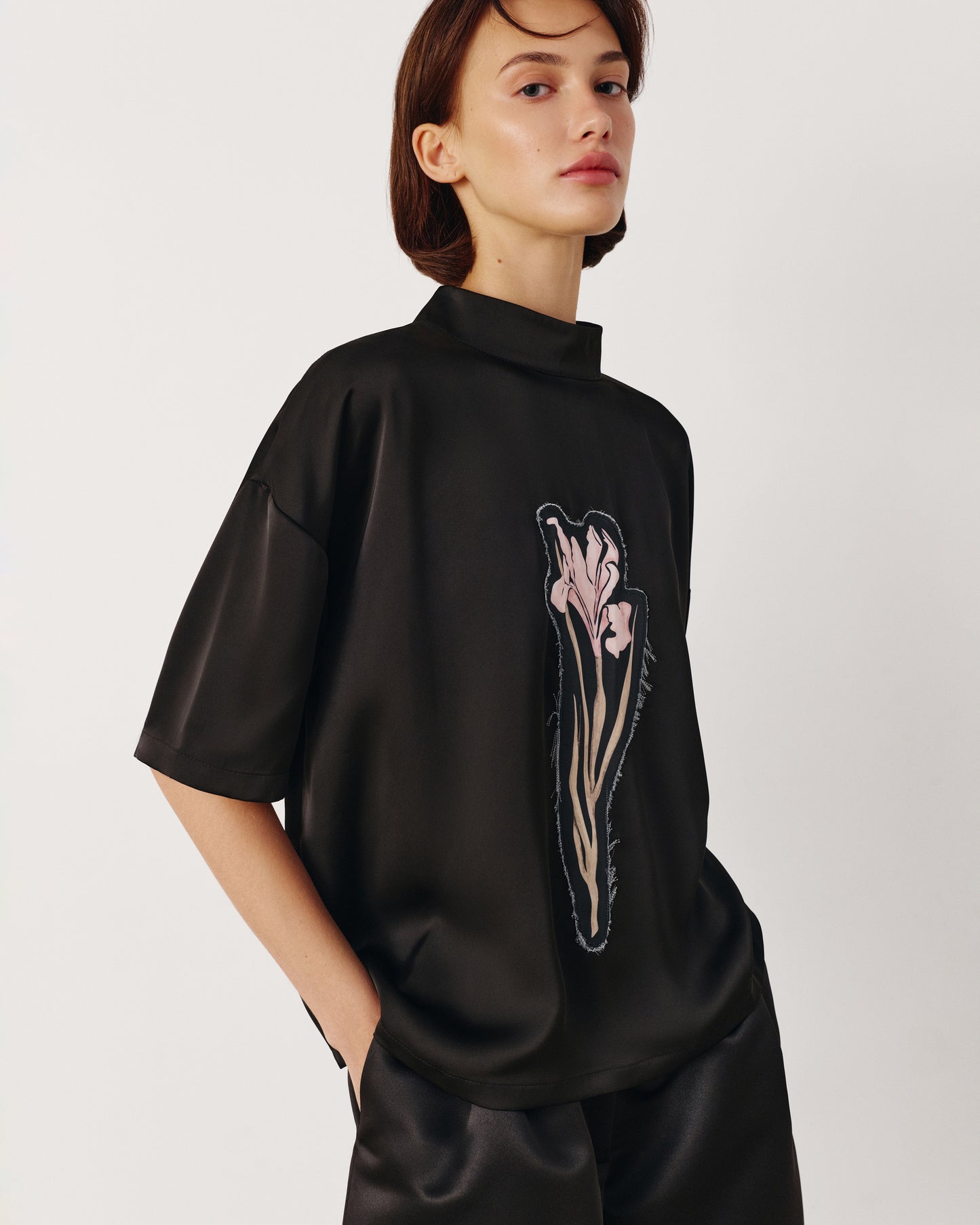 Black Bermuda shorts without a puff
