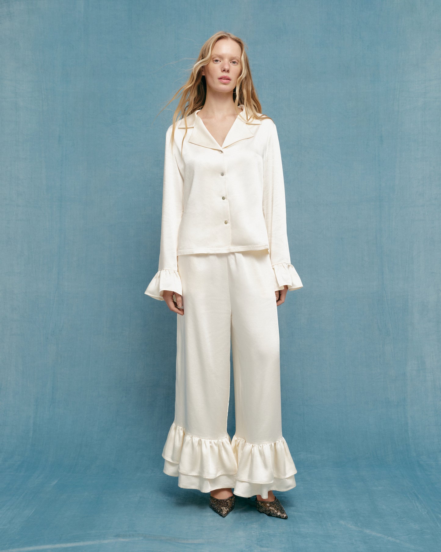 Блуза з рюшами молочна