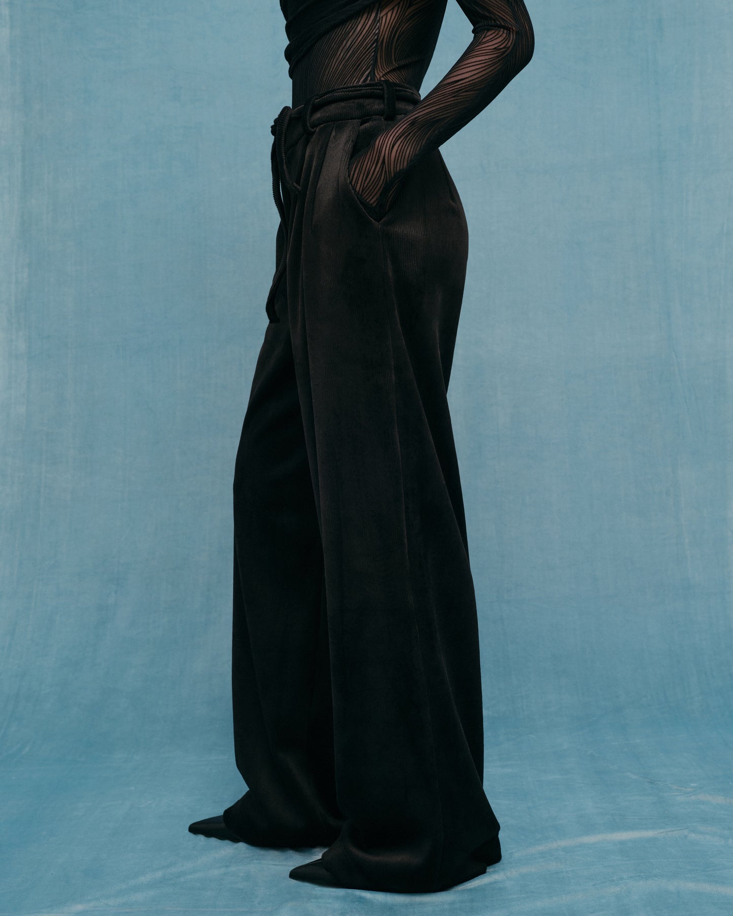 Corduroy pants in black colour