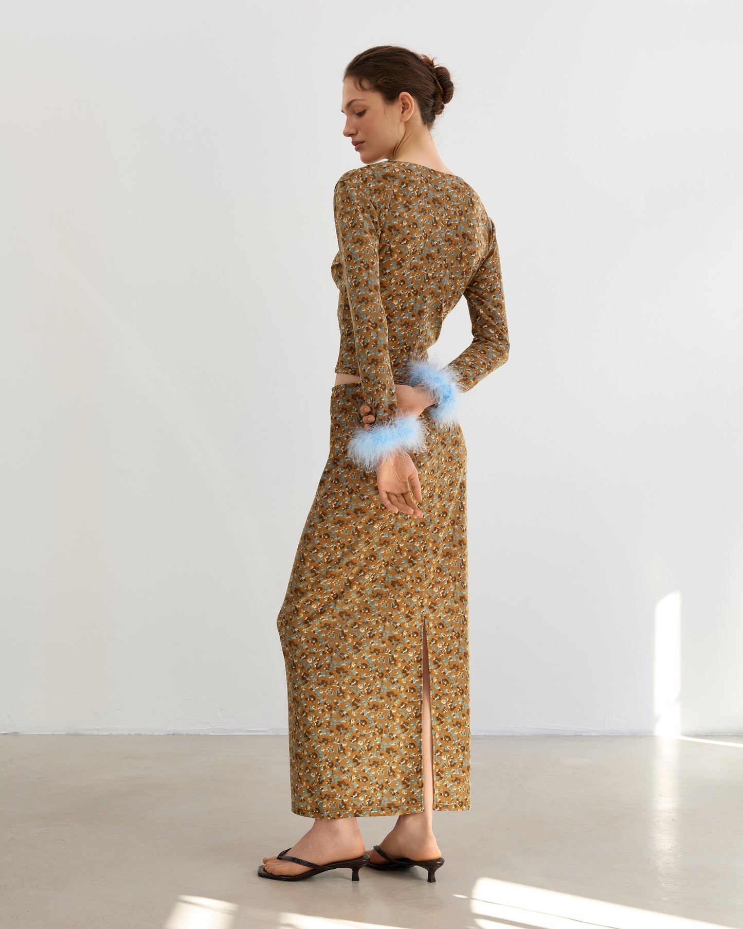 Квітковий кардиган із блакитним пірʼям 