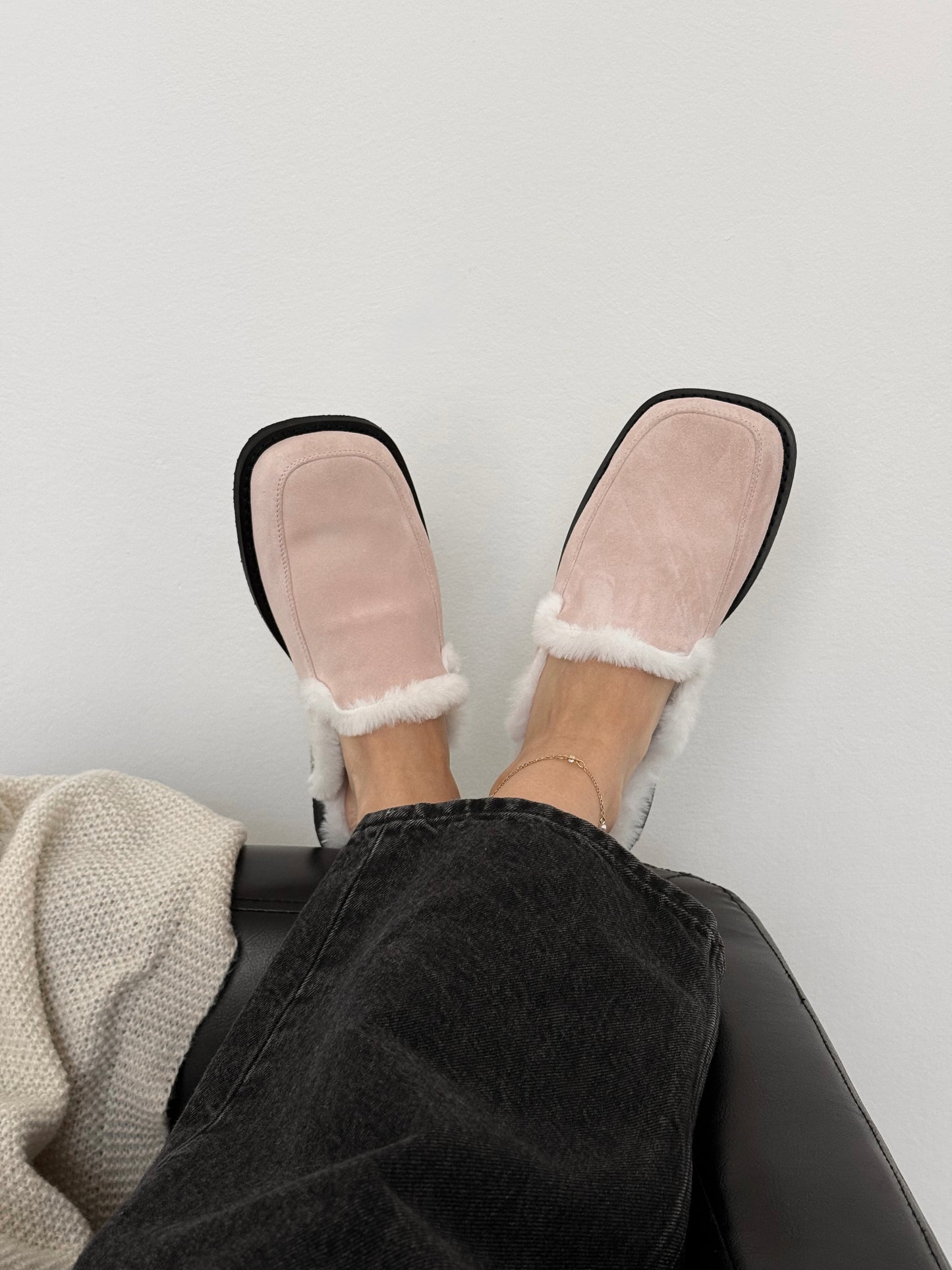 Pink suede mules with fur