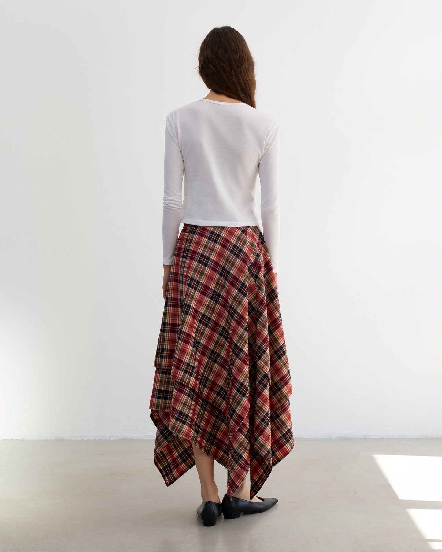 Asymmetric spring check skirt