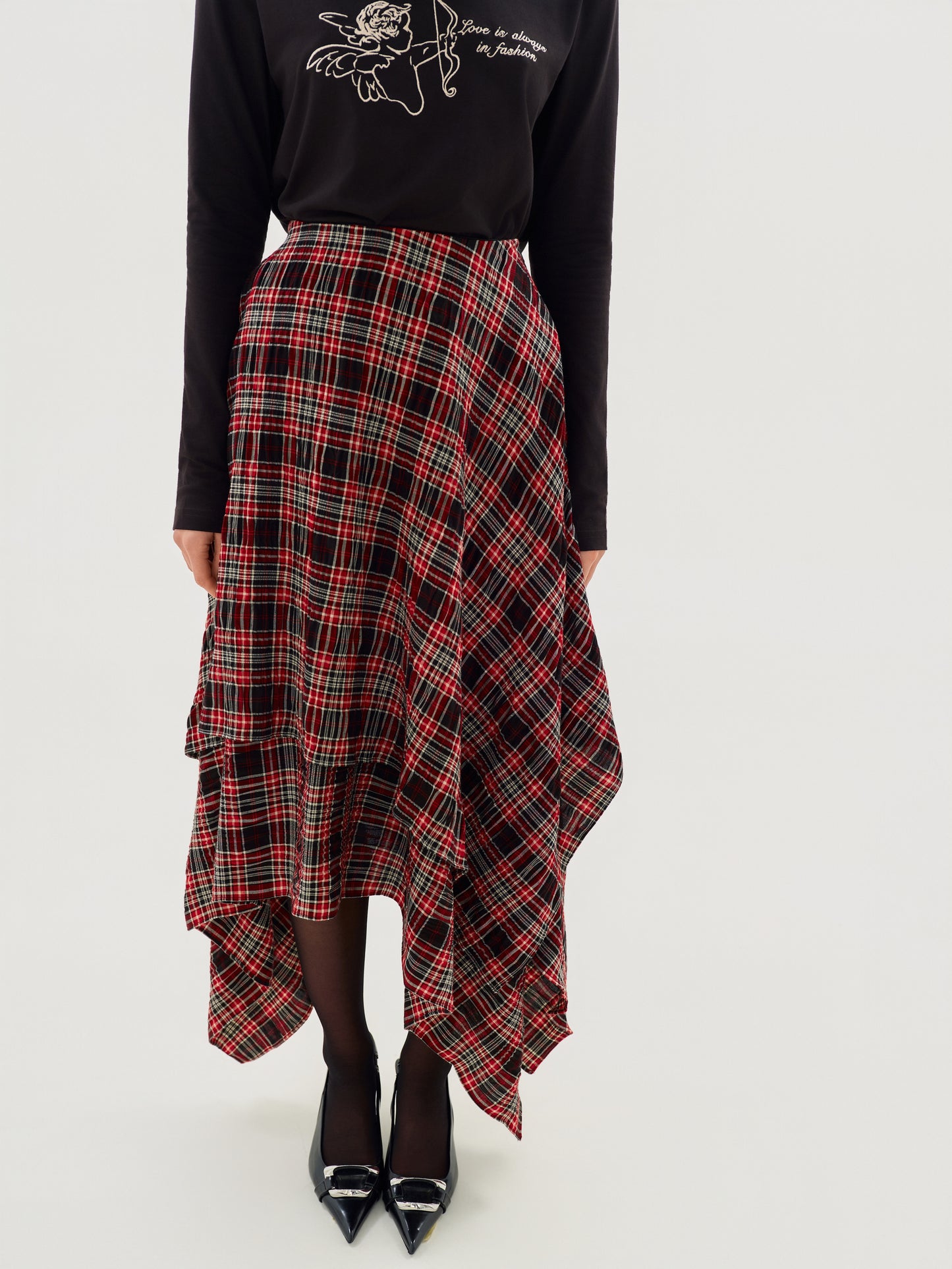 Асиметрична картата спідниця