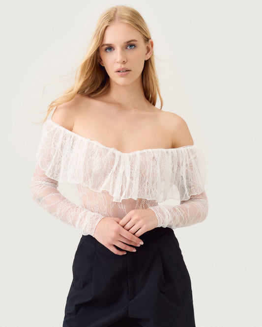 Lace body in milk
