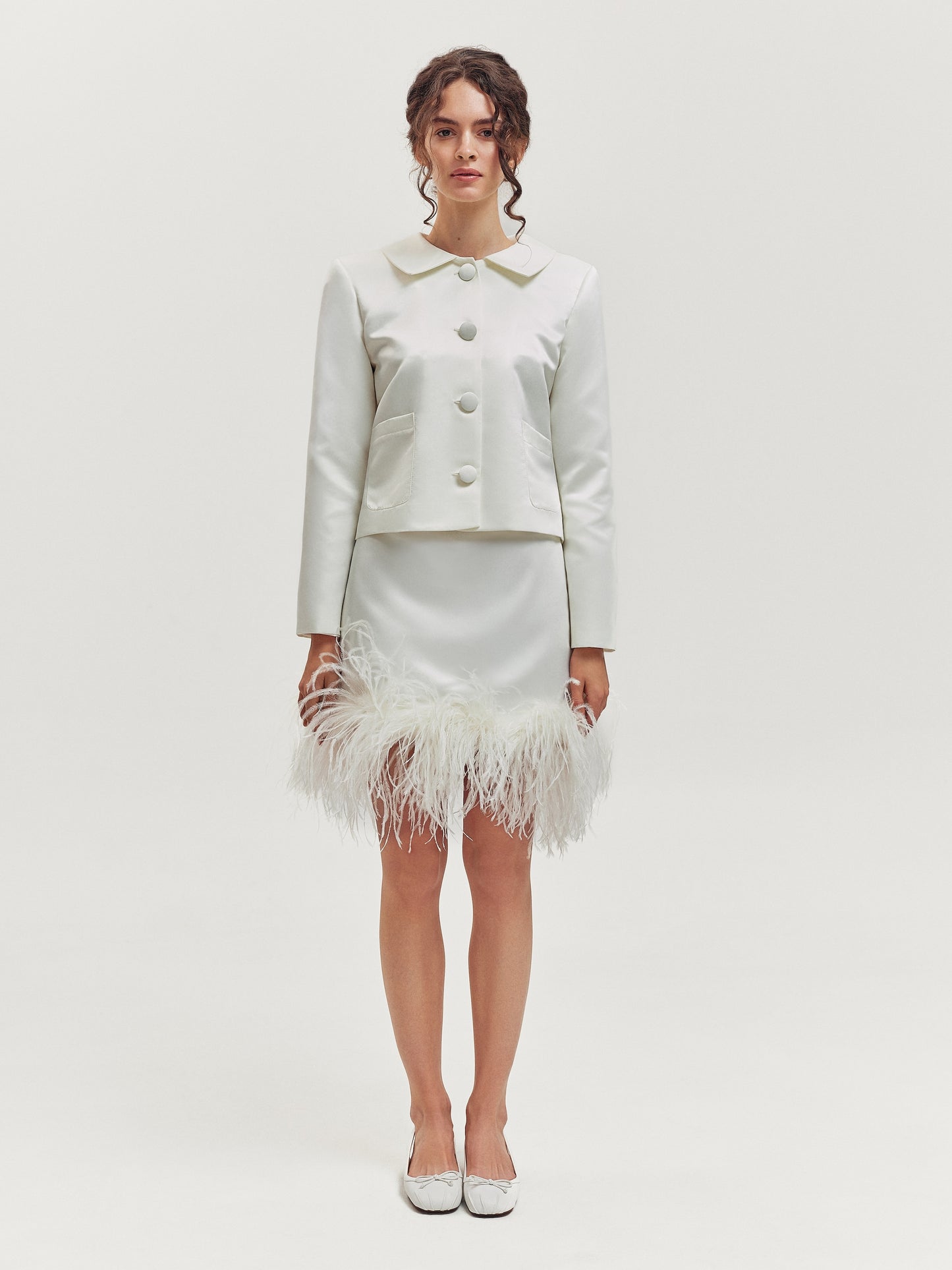 Milky satin skirt with fur