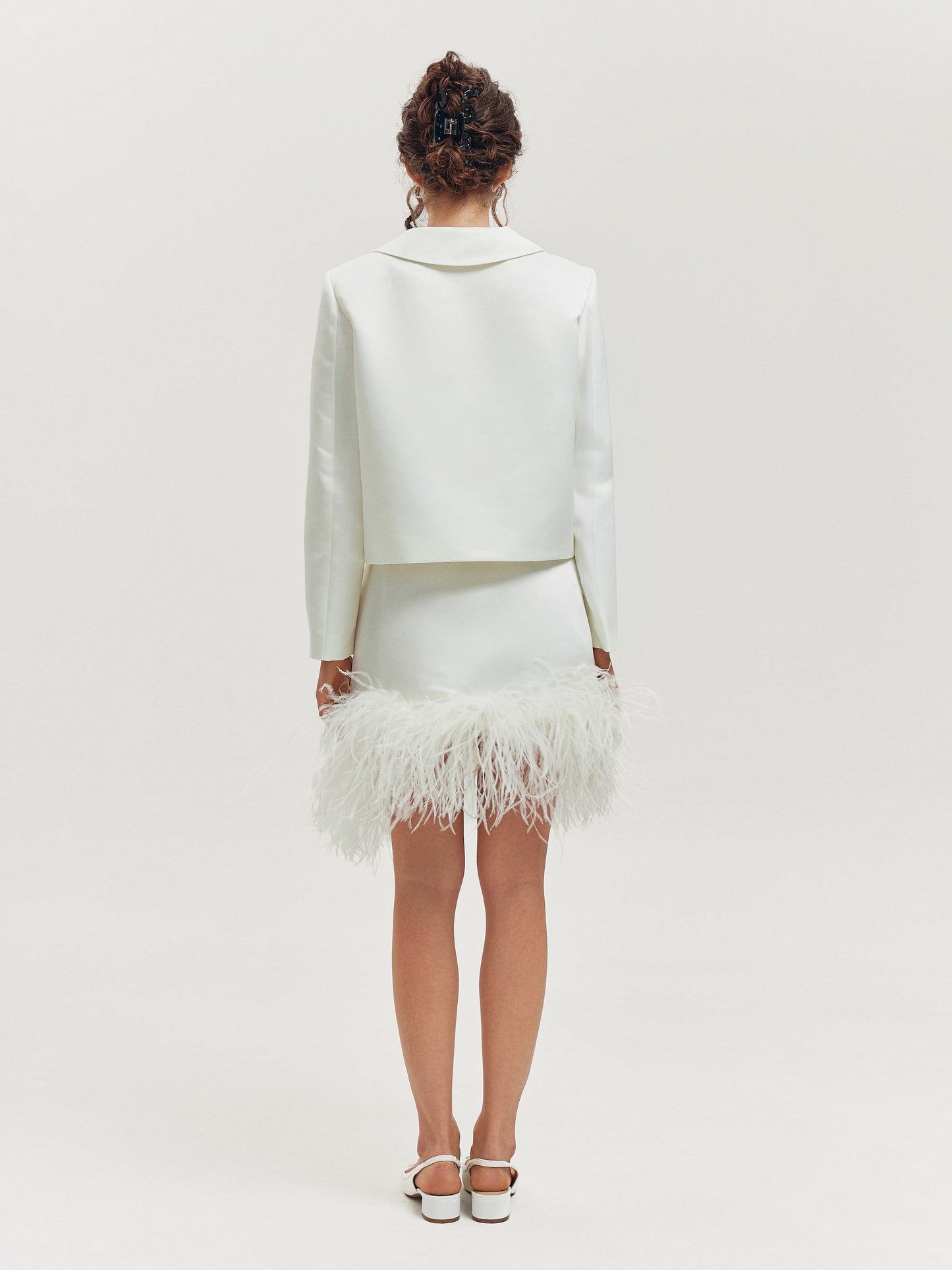 Milky satin skirt with fur